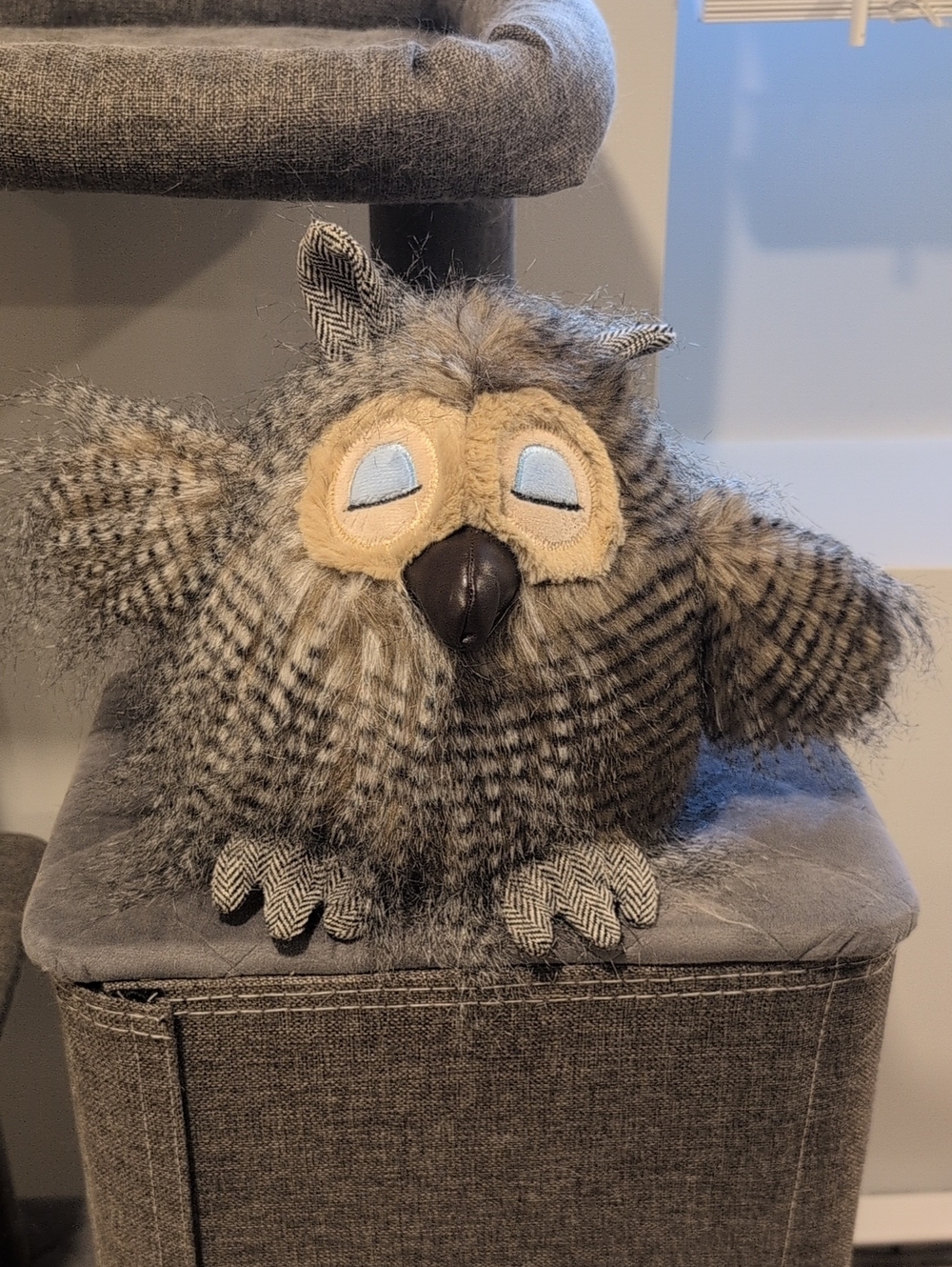 Pier1 Imports Owl Plush Fuzzy Feathers